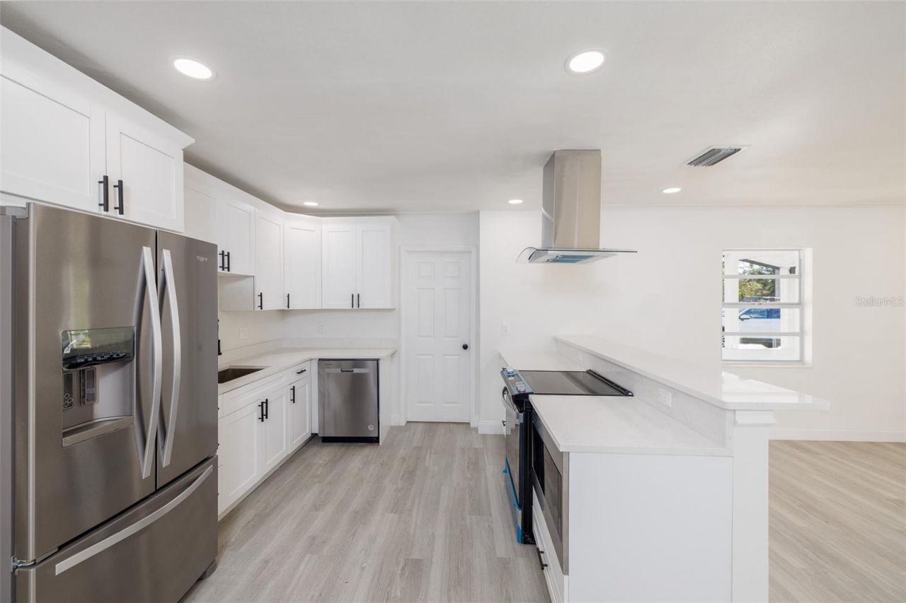 3947 Overlook Drive Ne, Saint Petersburg, FL 33703 Photo