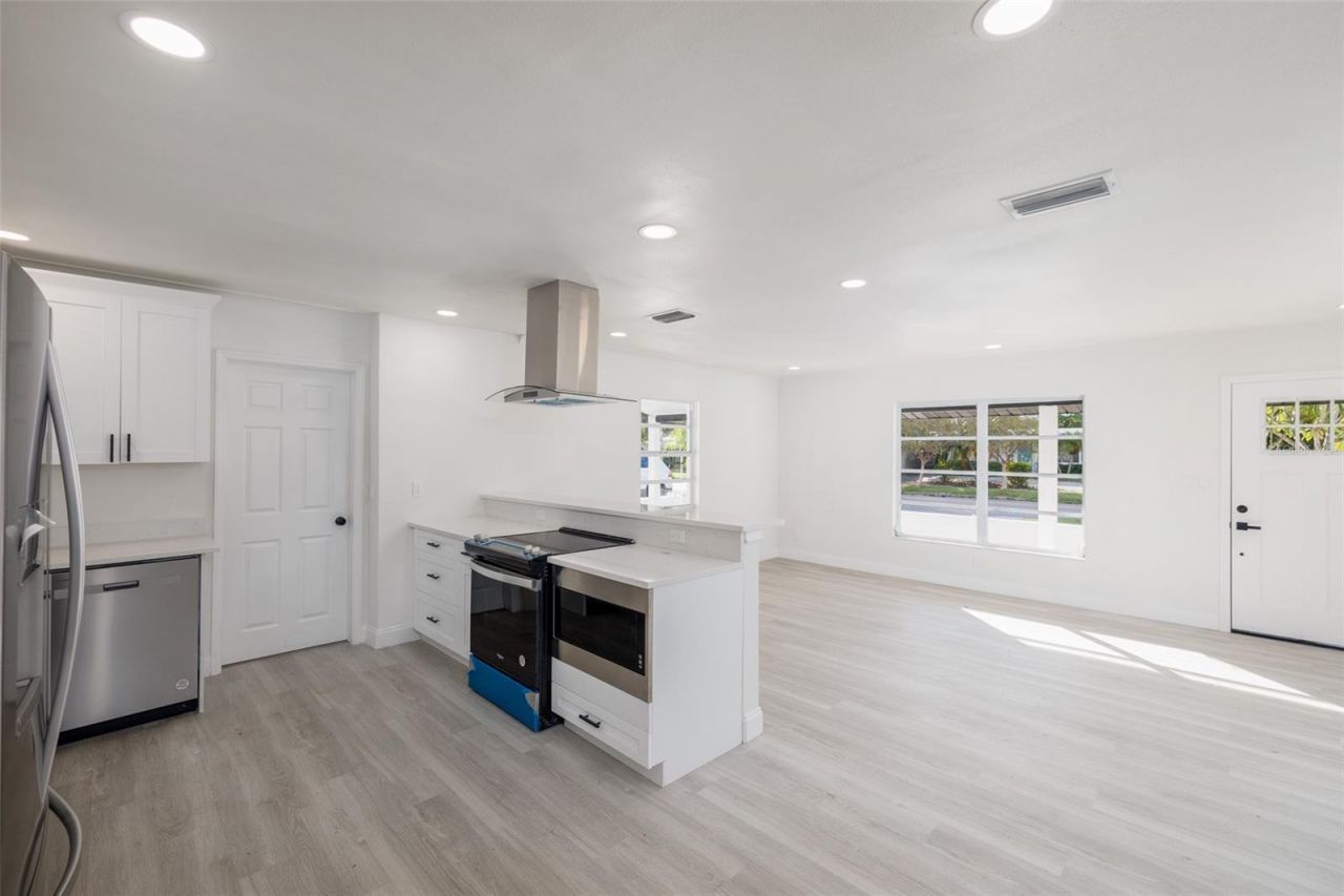 3947 Overlook Drive Ne, Saint Petersburg, FL 33703 Photo