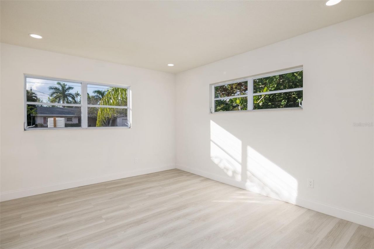 3947 Overlook Drive Ne, Saint Petersburg, FL 33703 Photo