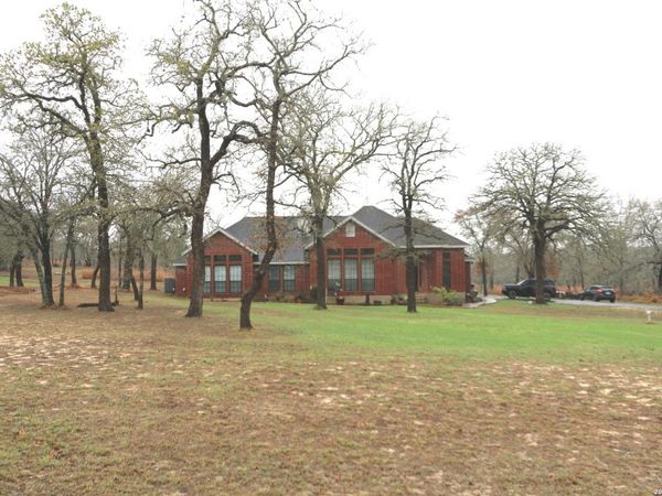 124 Rosewood Dr, La Vernia, TX 78121