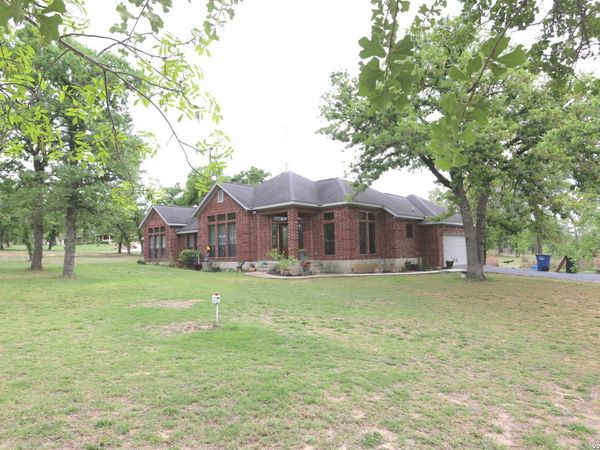 124 Rosewood Dr, La Vernia, TX 78121