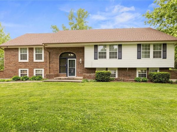 600 NE Sunny Creek Lane, Blue Springs, MO 64014
