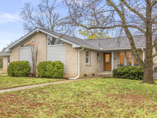 100 Cloverdale Ct, Hendersonville, TN 37075