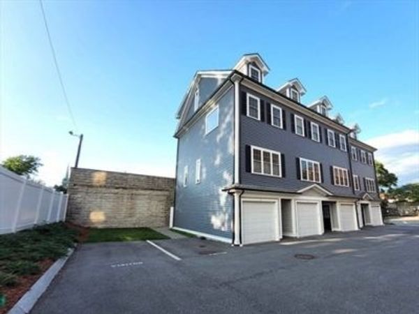 16 Common St, Unit 5, Waltham, MA 02451