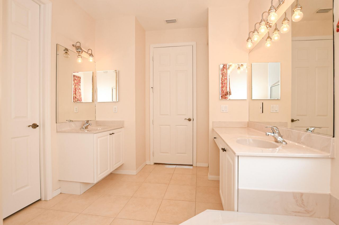 350 SW Lake Forest Way, Port Saint Lucie, FL 34986 Photo