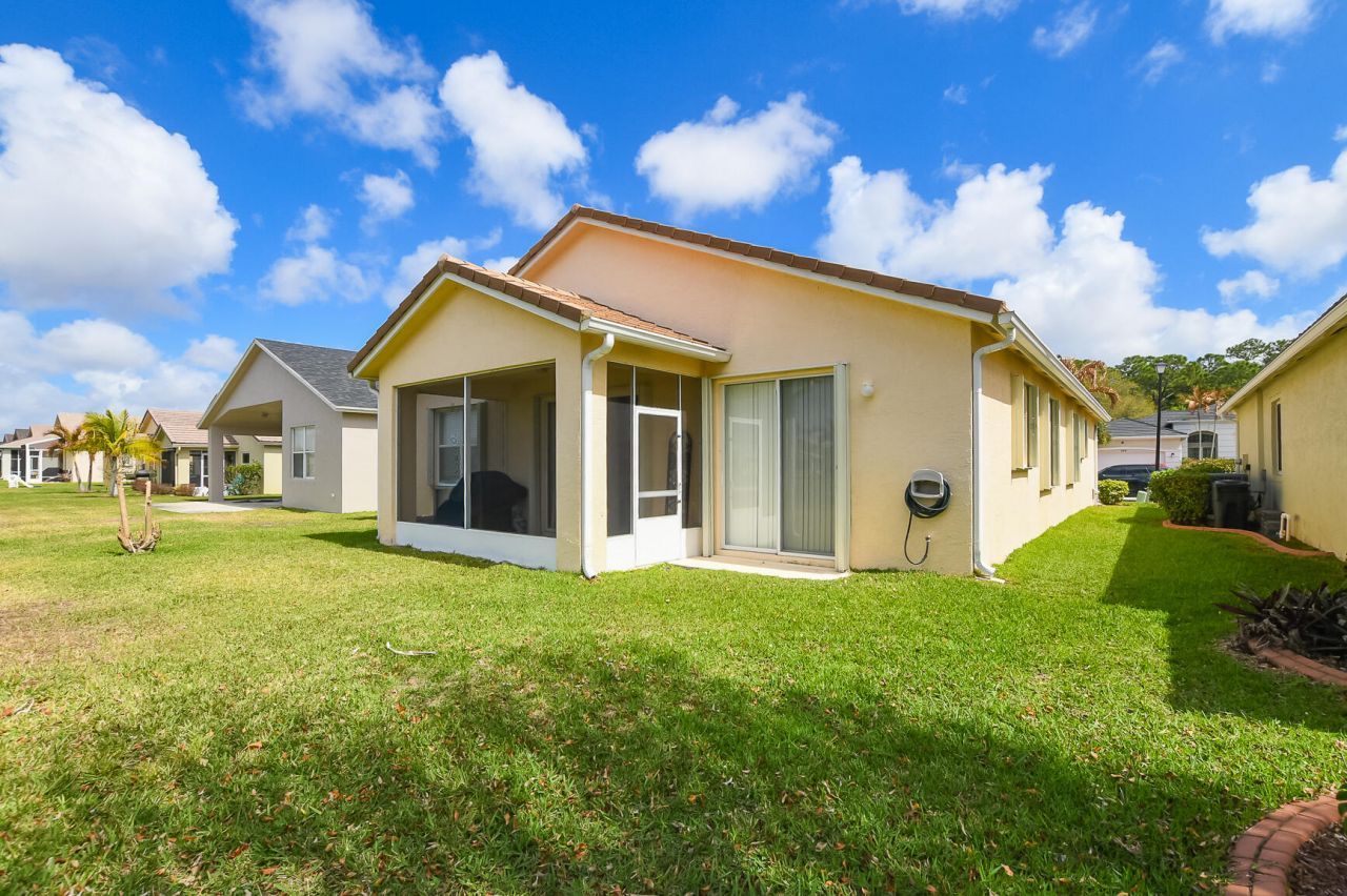 350 SW Lake Forest Way, Port Saint Lucie, FL 34986 Photo