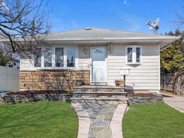 2463 Lindy Road , Westbury, NY 11590