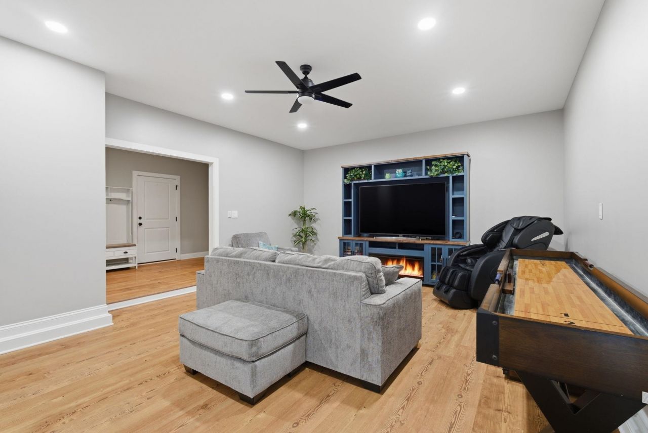 613 Collins Creek Dr. Photo 36