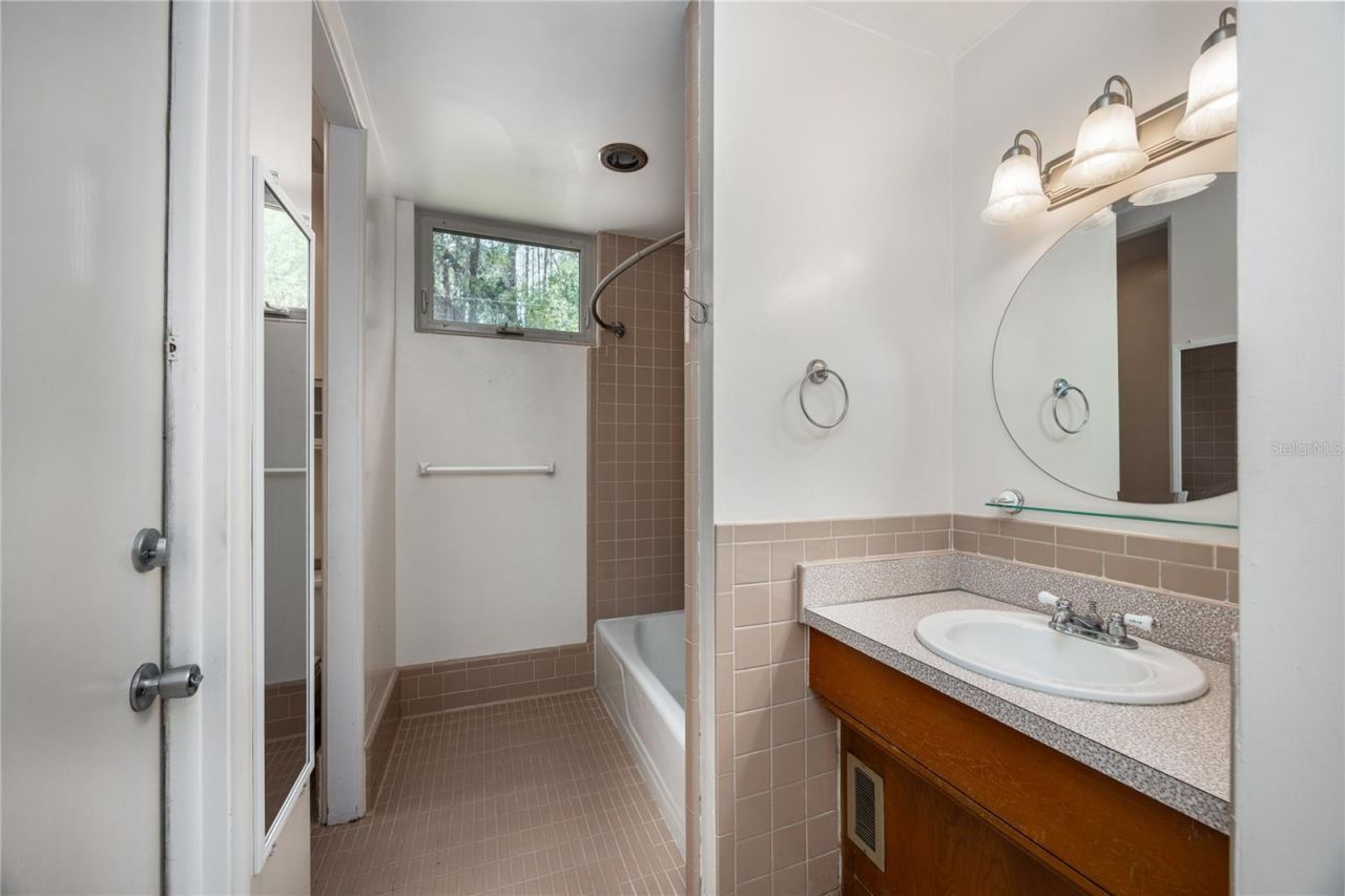 2010 NW 32nd Terrace, Gainesville, FL 32605 Photo