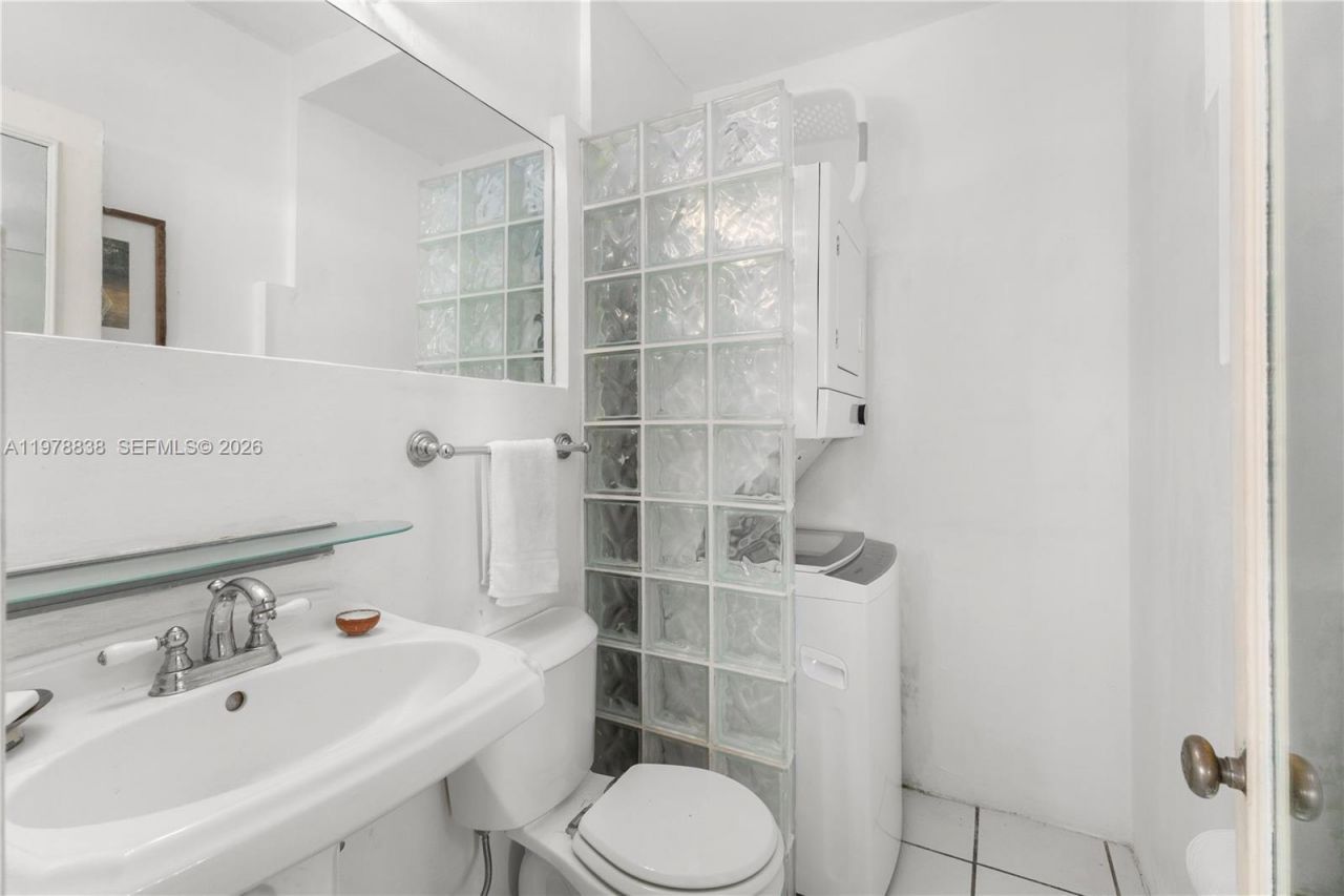 2421 Lake Pancoast Dr , Unit 3A, Miami Beach, FL 33140 Photo