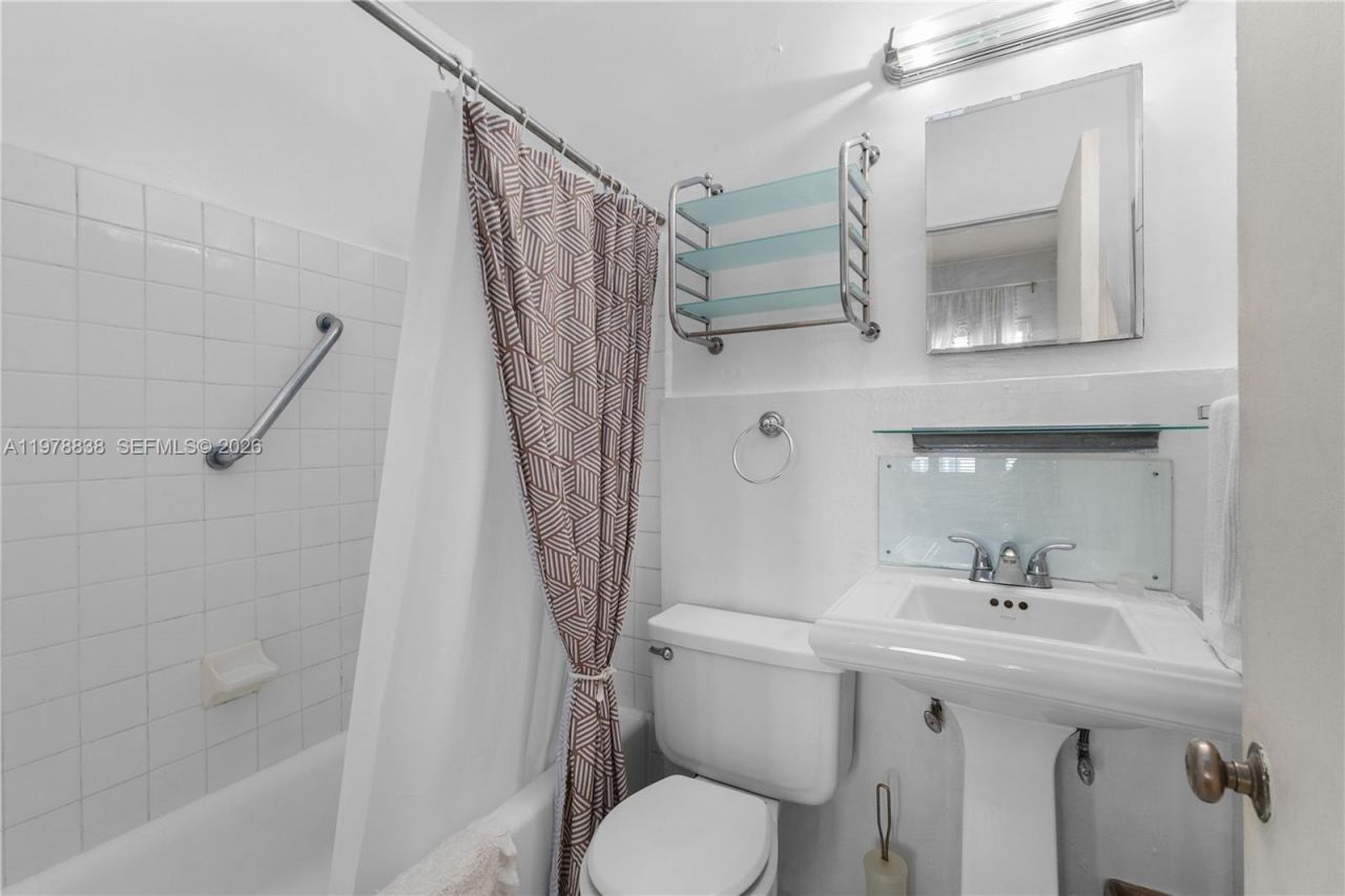 2421 Lake Pancoast Dr , Unit 3A, Miami Beach, FL 33140 Photo