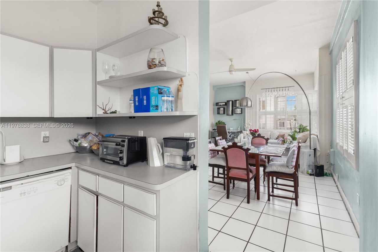 2421 Lake Pancoast Dr , Unit 3A, Miami Beach, FL 33140 Photo