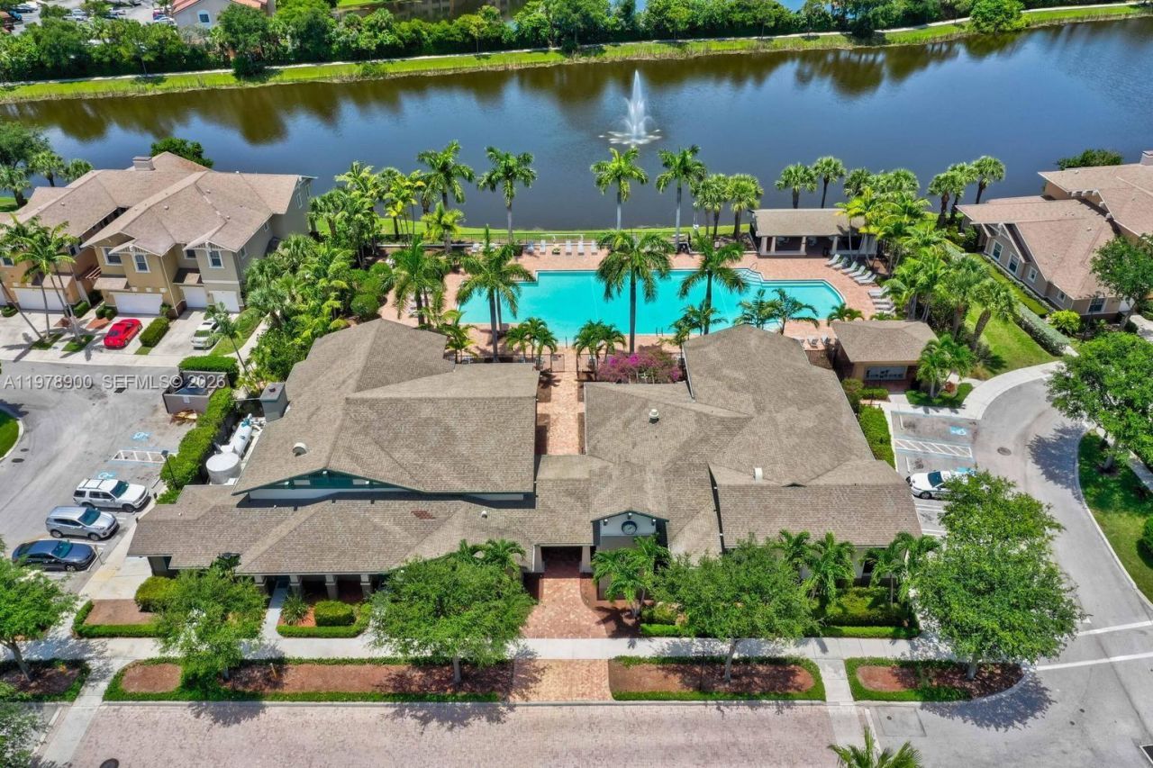 477 Pacific Grove Dr , Unit 2, West Palm Beach, FL 33401 Photo