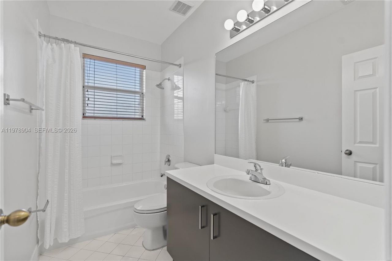 1655 NE 33rd Rd, Unit 102-4, Homestead, FL 33033 Photo