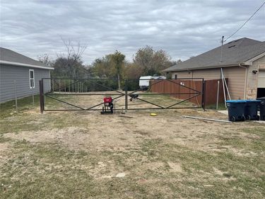 1039 E Magnolia Avenue, Fort Worth, TX 76104