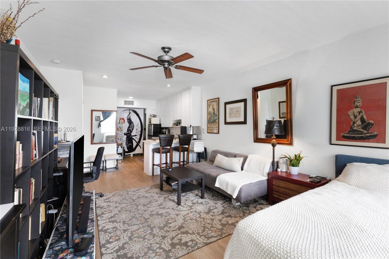 2445 Lake Pancoast Dr , Unit J, Miami Beach, FL 33140 Photo