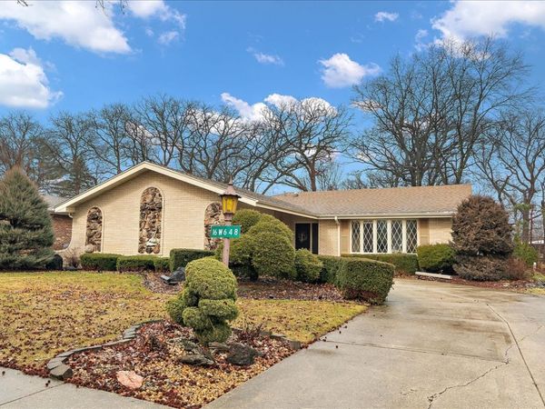 16W648 89th Place , Willowbrook, IL 60527