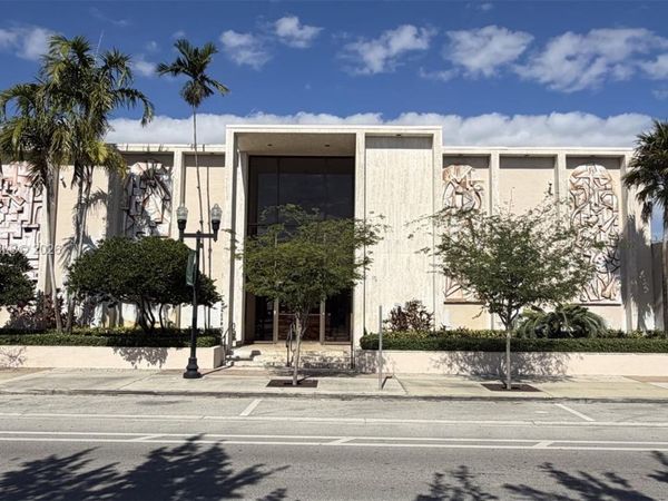 2435 Hollywood Blvd, Hollywood, FL 33020