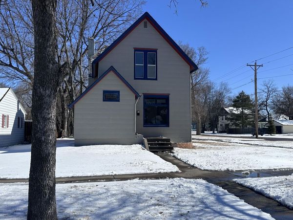 678 Illinois Ave SW, Huron, SD 57350