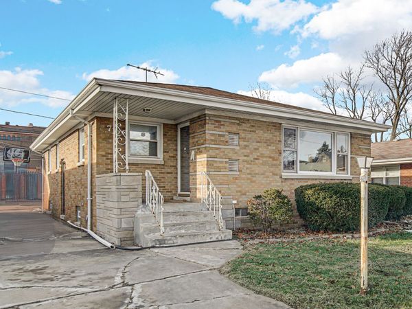 712 May Street , Calumet City, IL 60409