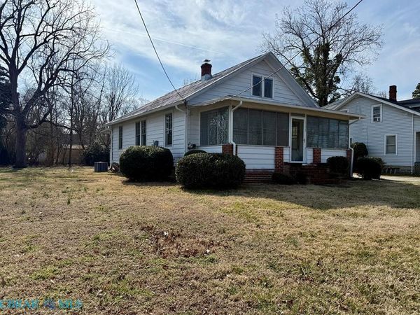 312 East Church Street , Kilmarnock, VA 22482