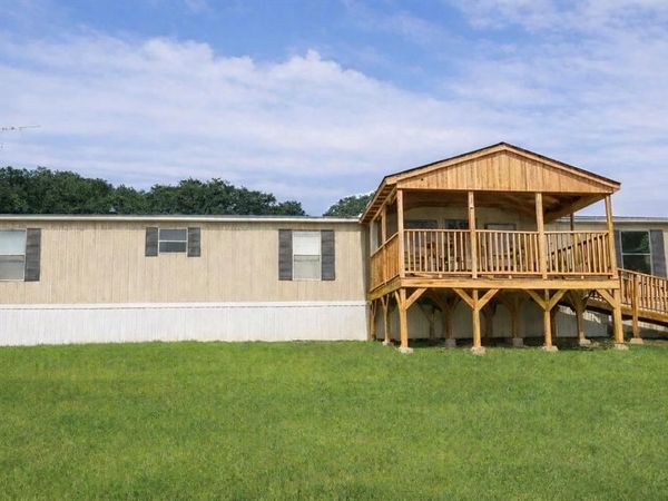 137 Neely Trail , Gainesville, TX 76240