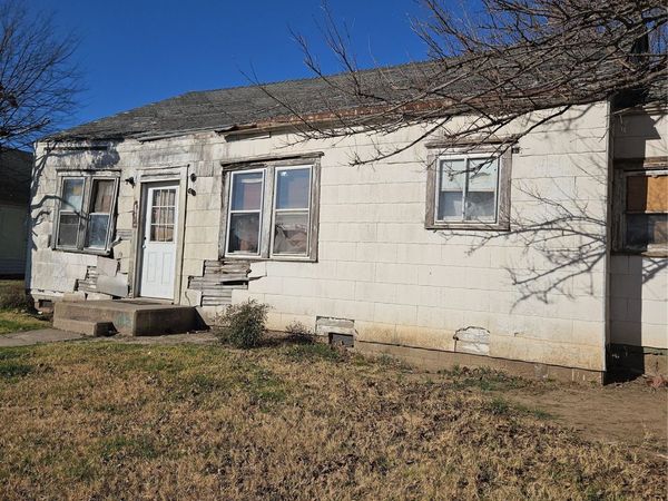 612 E 2nd Street, Cushing, OK 74023