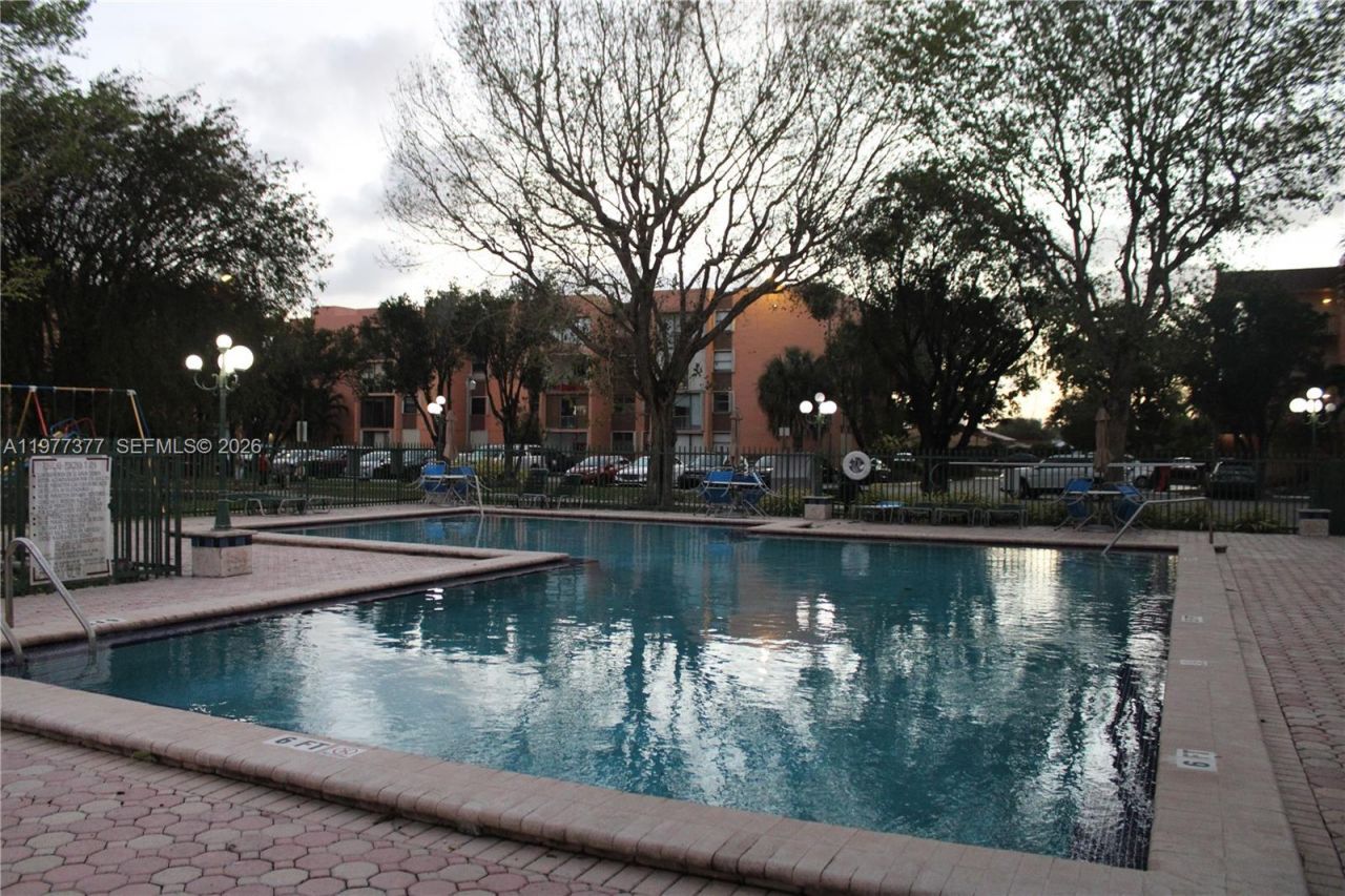 9410 W Flagler St, Unit 413, Miami, FL 33174 Photo