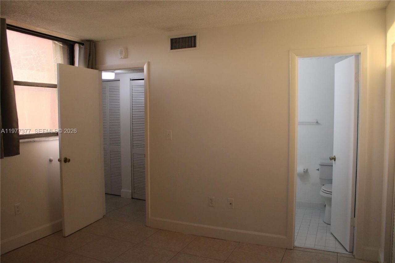 9410 W Flagler St, Unit 413, Miami, FL 33174 Photo