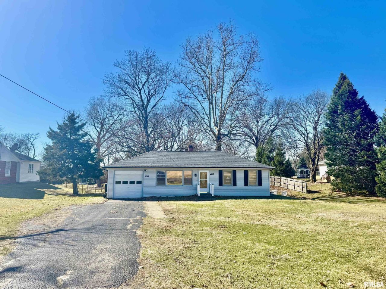 4927 N Isabell Avenue, Peoria, IL 61614 Main Photo