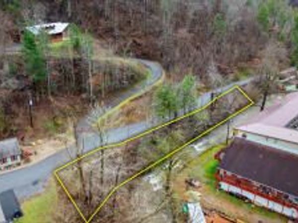 833 Sleepy Hollow Road, Gatlinburg, TN 37738