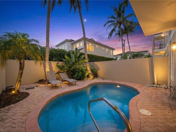 572 11th AVE S, Unit 2, NAPLES, FL 34102