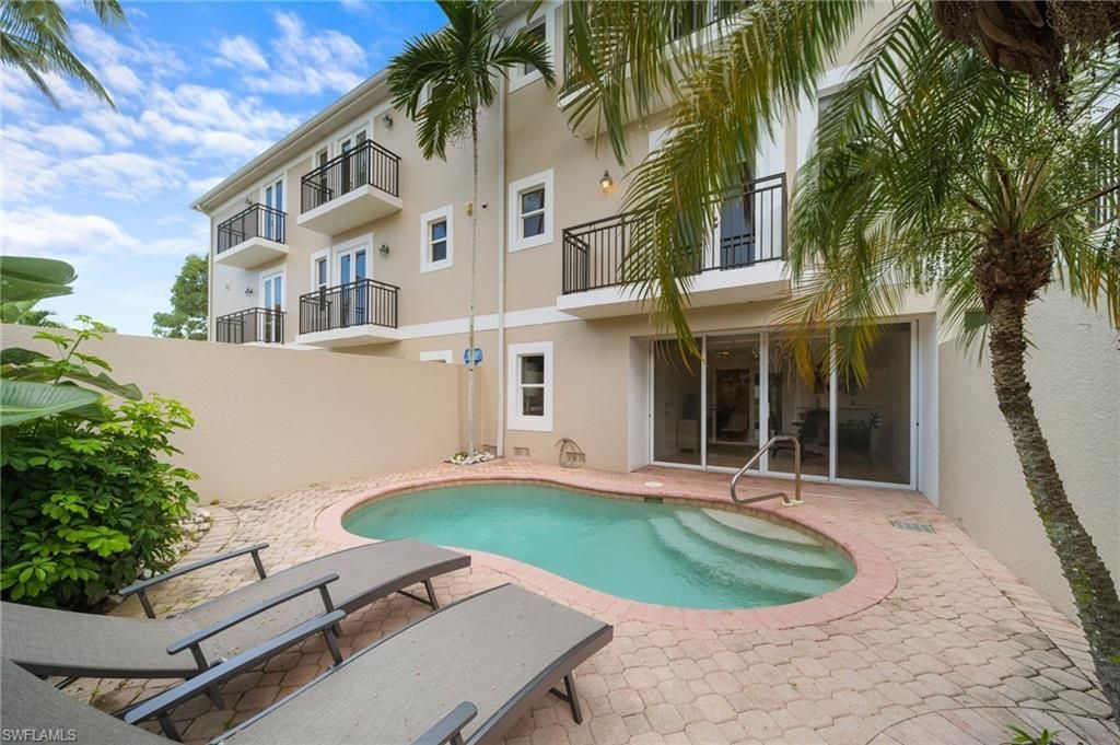 572 11th Ave S, Unit 2, Naples, FL 34102 Photo