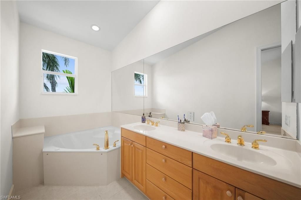 572 11th Ave S, Unit 2, Naples, FL 34102 Photo