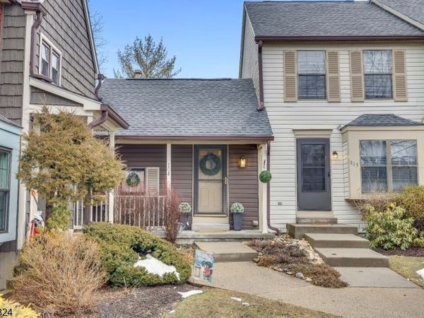 104 Wood Duck Ct, Allamuchy, NJ 07840