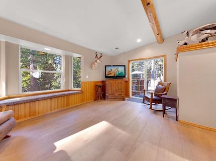 6878 Almanor Lake Estates Drive, Lake Almanor, CA 96137 Photo