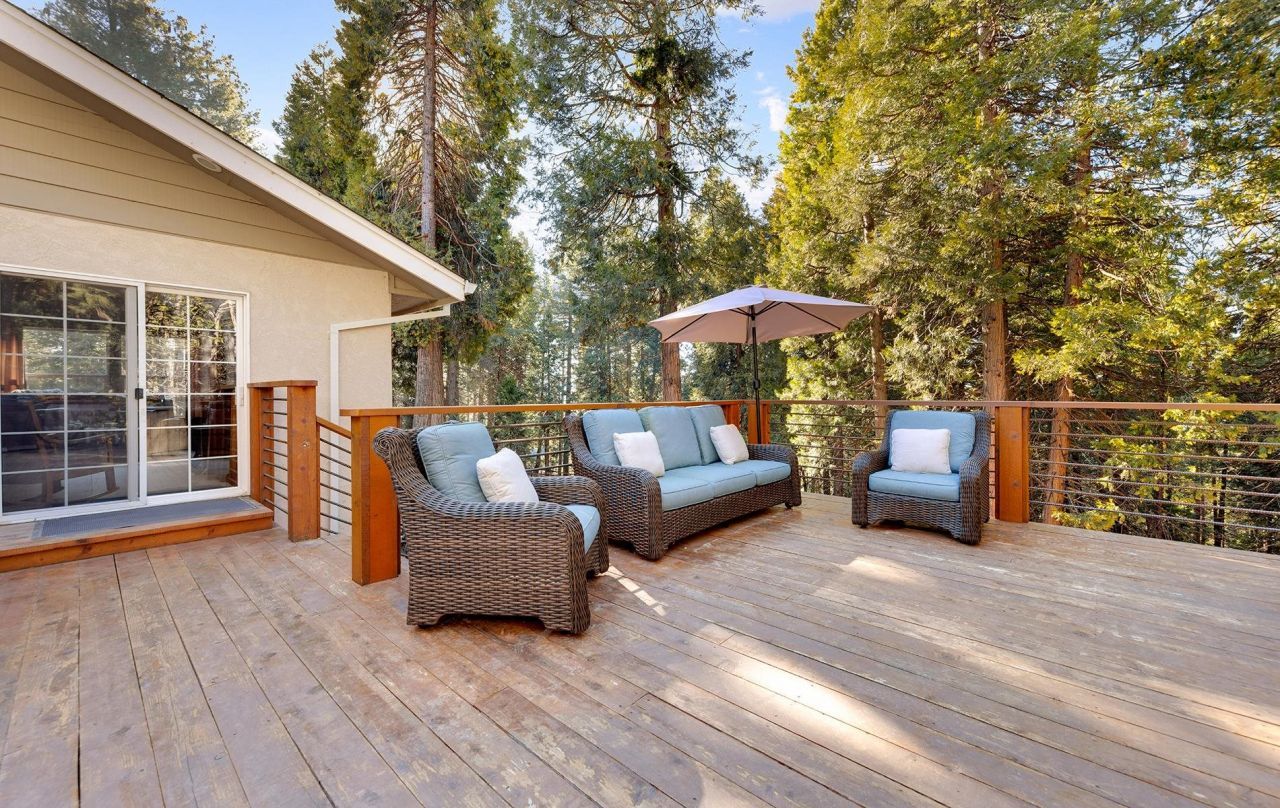 6878 Almanor Lake Estates Drive, Lake Almanor, CA 96137 Photo