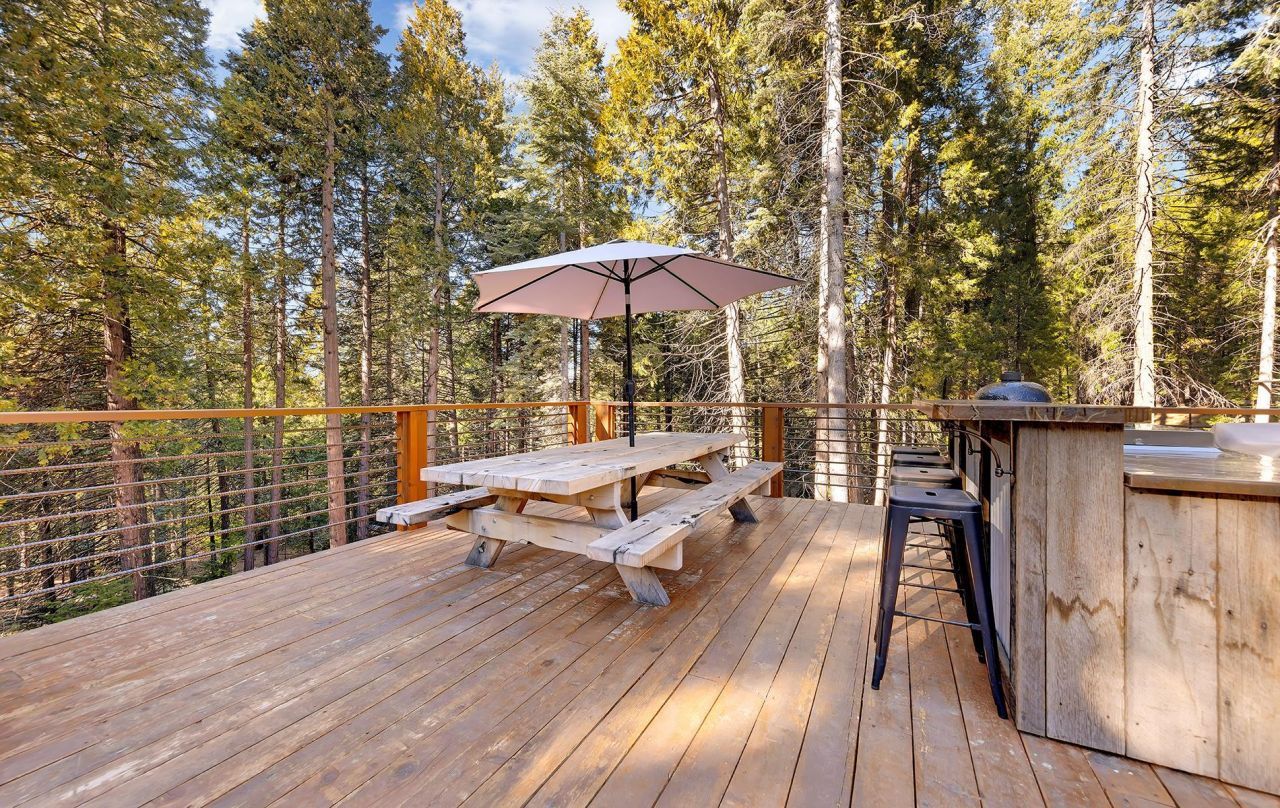 6878 Almanor Lake Estates Drive, Lake Almanor, CA 96137 Photo