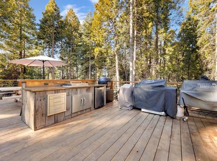 6878 Almanor Lake Estates Drive, Lake Almanor, CA 96137 Photo