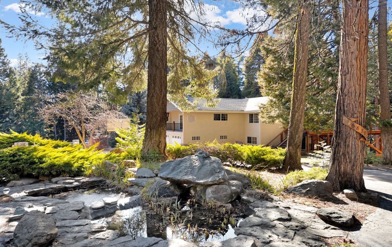 6878 Almanor Lake Estates Drive, Lake Almanor, CA 96137 Photo