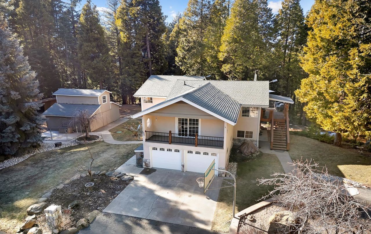 6878 Almanor Lake Estates Drive, Lake Almanor, CA 96137 Photo