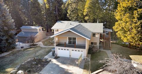 6878 Almanor Lake Estates Drive, Lake Almanor, CA 96137 Photo