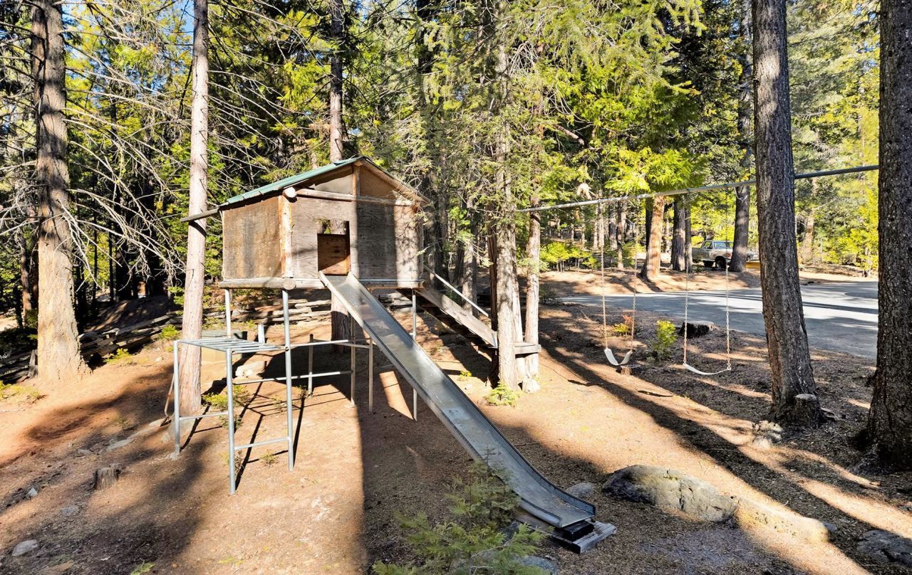 6878 Almanor Lake Estates Drive, Lake Almanor, CA 96137 Photo