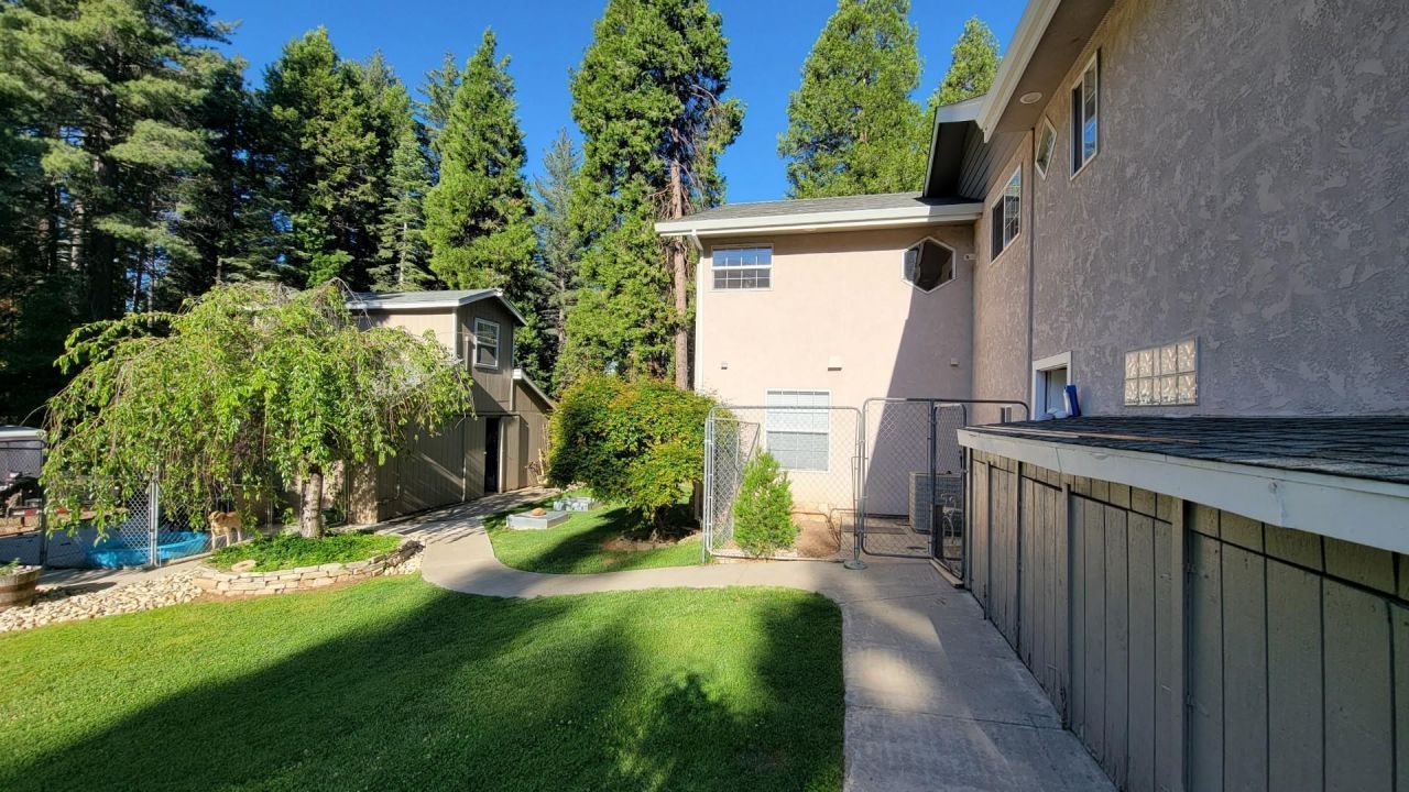 6878 Almanor Lake Estates Drive, Lake Almanor, CA 96137 Photo