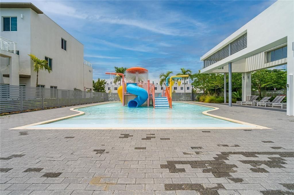 6326 NW 105th Place, Doral, FL 33178 Photo