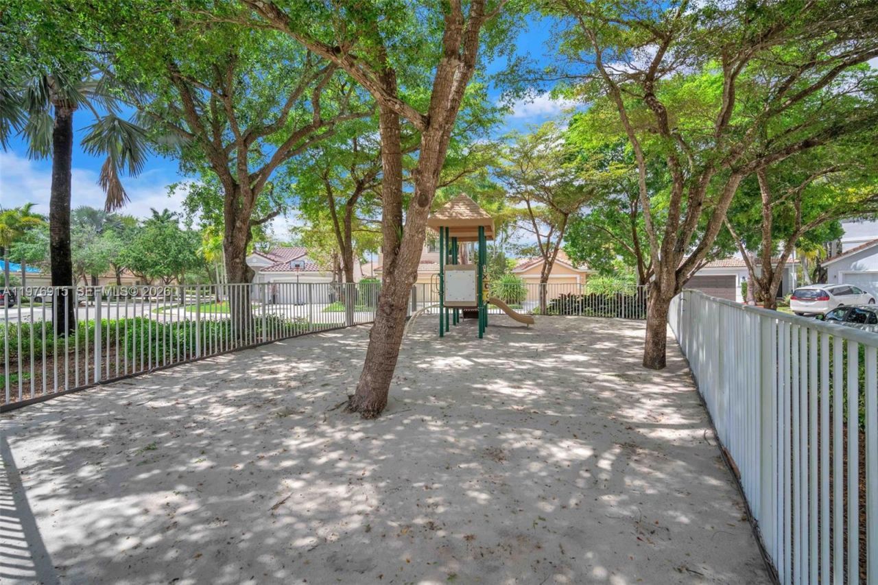 1435 Cardinal Way , Weston, FL 33327 Photo