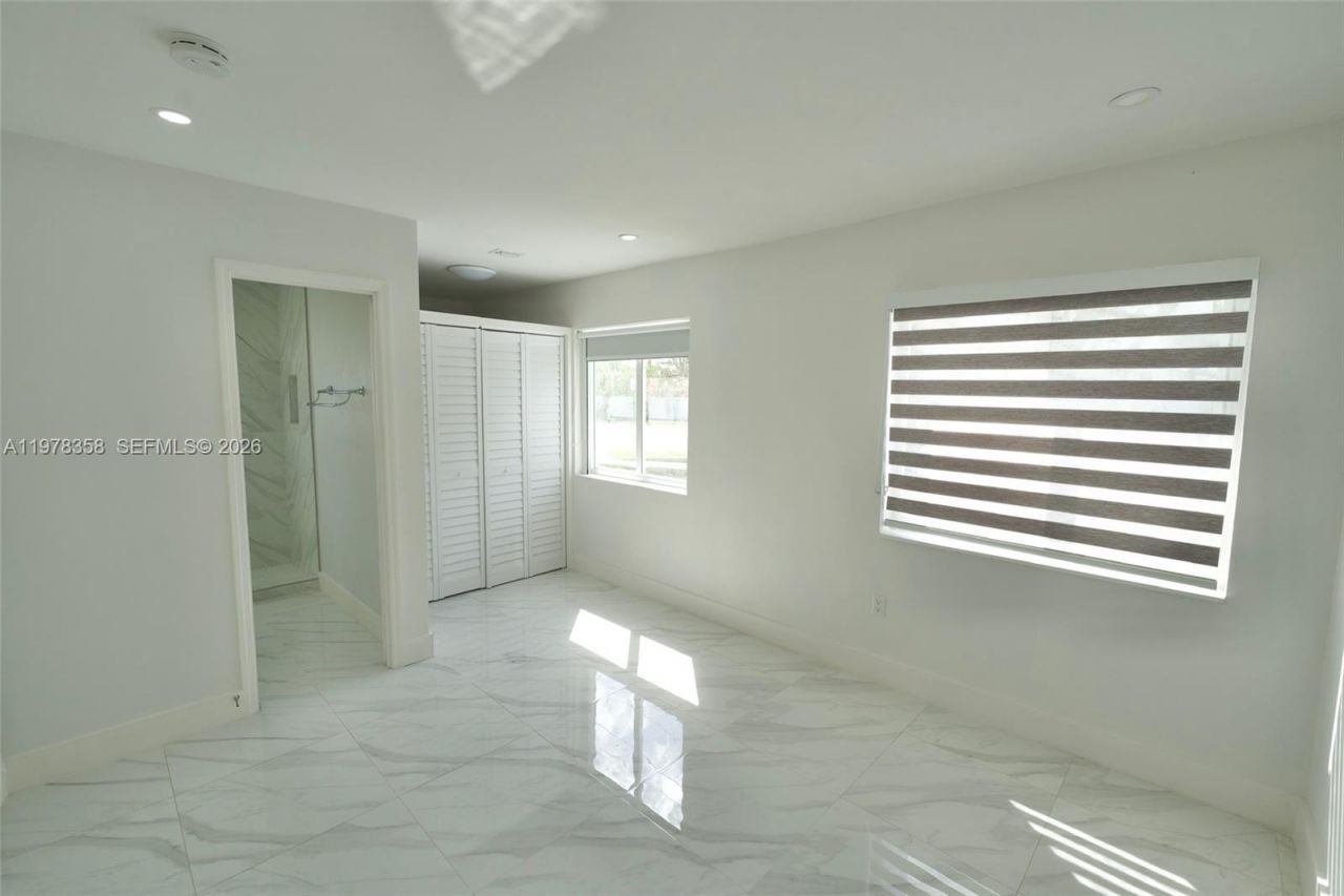 10381 SW 32nd St, Miami, FL 33165 Photo