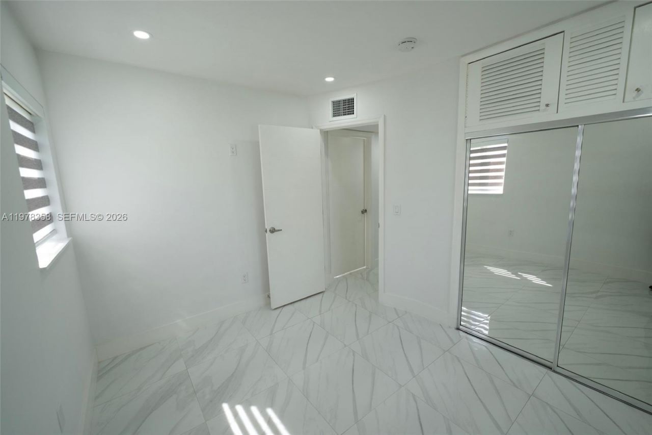 10381 SW 32nd St, Miami, FL 33165 Photo