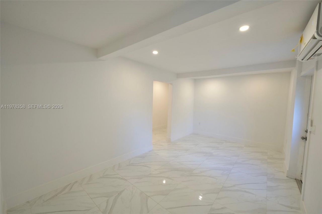 10381 SW 32nd St, Miami, FL 33165 Photo