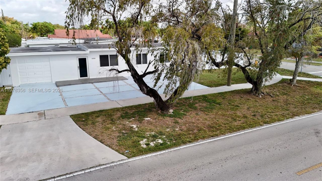 10381 SW 32nd St, Miami, FL 33165 Photo